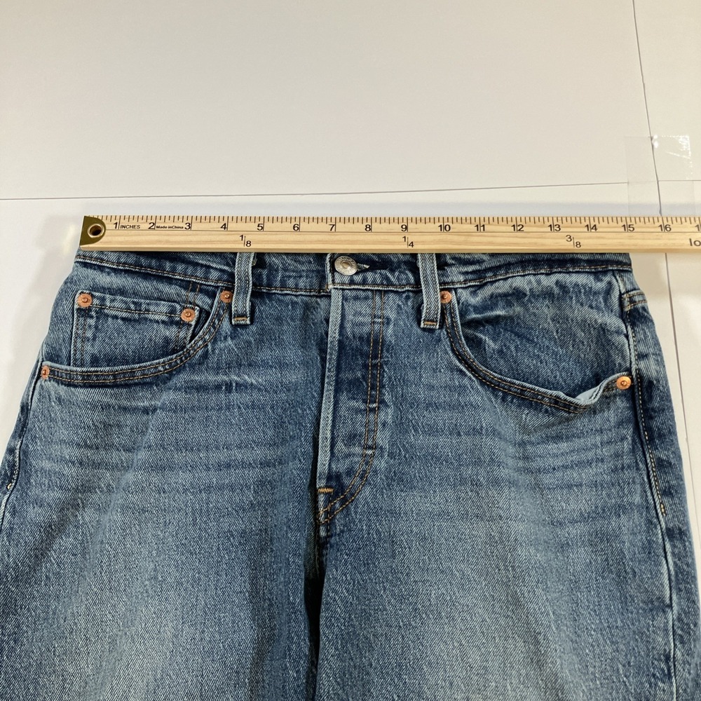 Levi's Women's Straight Leg Jeans in Medium Blue Wash - Picture 15 of 16